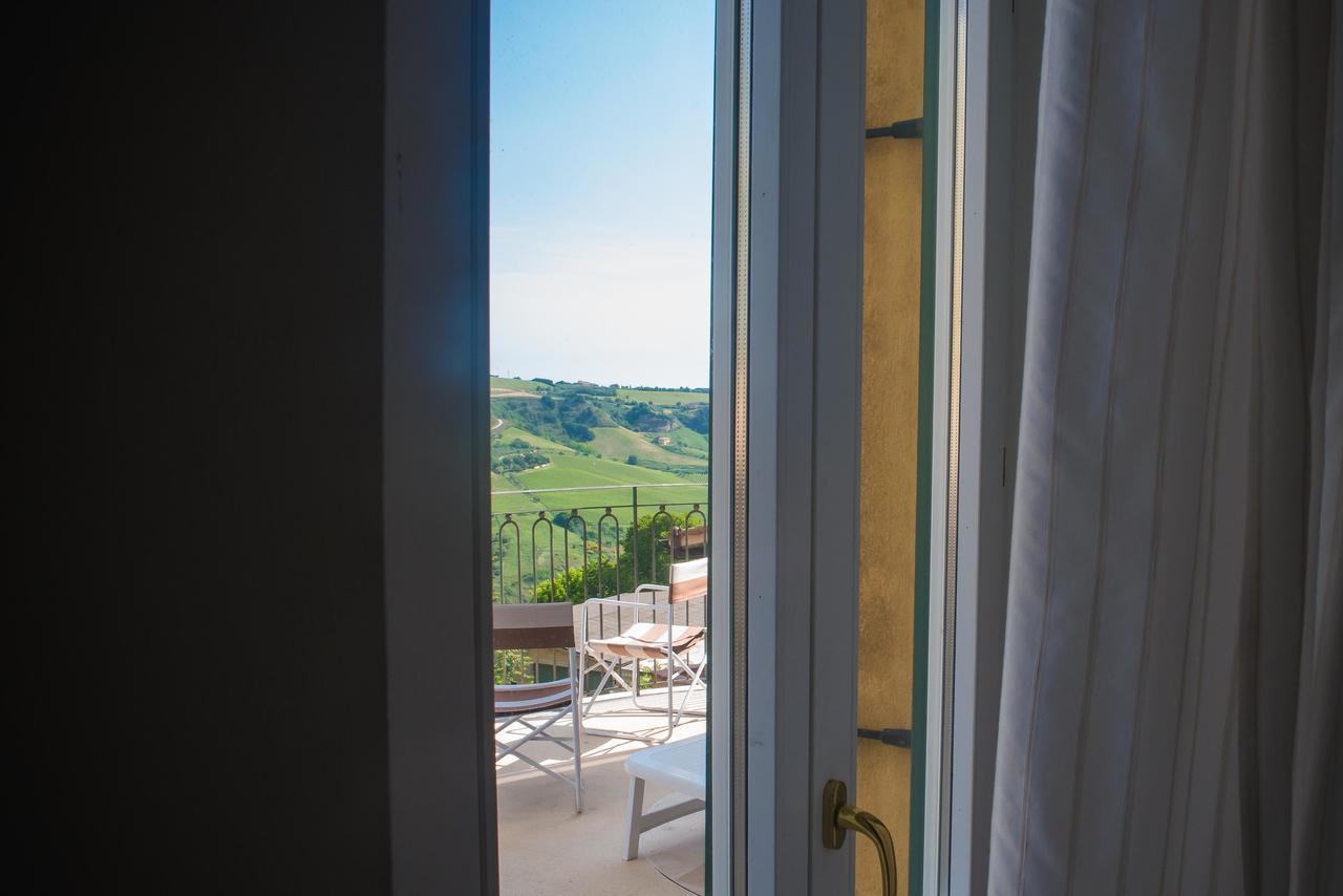 B&B Palazzo Mestichelli Boutique Palace มอนเตปรันโดเน ภายนอก รูปภาพ